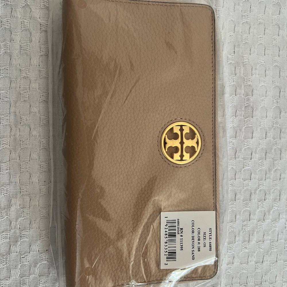 Tory Burch wallet